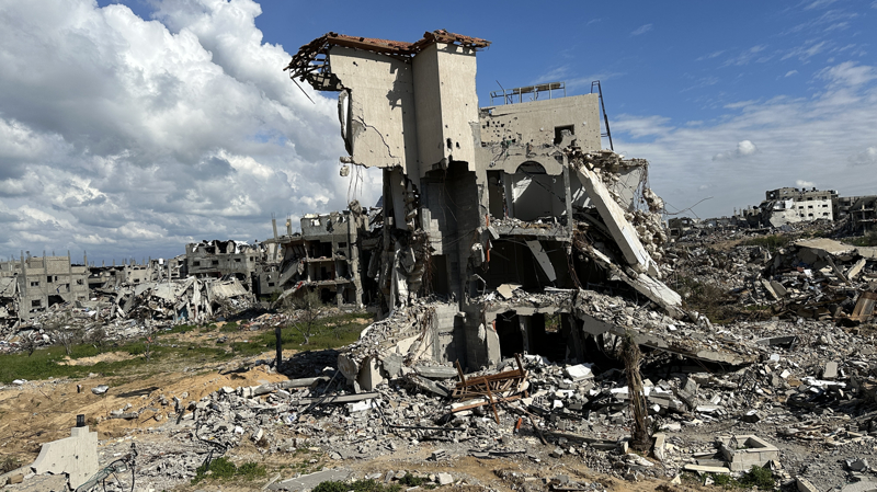 <p>�srail ordusunun �ekilmesinden saatler sonra b�lge sakinleri, Gazze �eridi'ndeki sava��n ba�lamas�yla terk etmek zorunda kald�klar� evlerini ve m�lklerini g�rmeye geldi.</p>