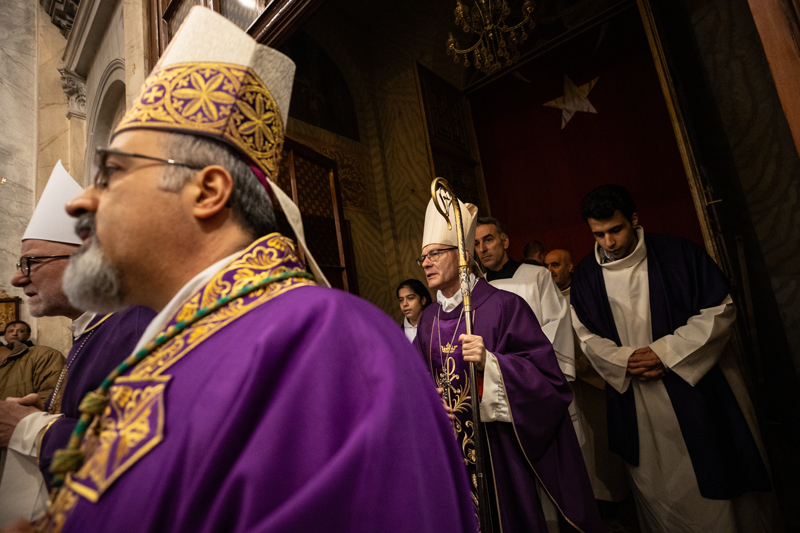 <p>Ayine �zmir Ba�piskoposu ve T�rkiye Katolikler Ruhani Reisi Monseny�r Martin Kmetec de kat�ld�.</p>