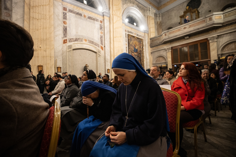 <p>Ba�ka dinlerden temsilcilerin de kat�ld��� ayinde, kilisenin giri�inde Tuncer Cihan i�in bir anma k��esi de haz�rland�.</p>