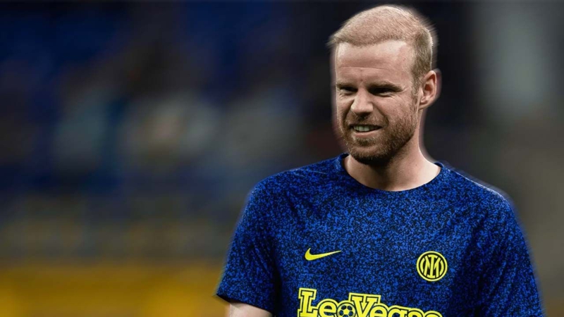 <p><b>İSPANYOLLAR RAKİP</b></p><p>Ancak bu kez tecrübeli futbolcuyu, İspanya'dan bazı kulüpler de istiyor. Fakat Siyah-Beyazlılar, sezon sonunda kontratı bitecek olan Klaassen'i, uygun bir bedel veya bonservissiz olarak renklerine bağlamanın planlarını kuruyor</p>