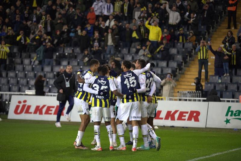 <p><b>F.BAHE AVRUPA'NIN EN GOLC KNCS</b></p><p>Bu sezon oynad 23 lig manda 61 gol atan Fenerbahe (ortalama 2.65), Sper Lig ve Avrupa'nn be byk liginde Bayern Mnih'in (2.95; 56 gol/19 ma) ardndan en yksek ortalamann sahibi konumunda.</p>