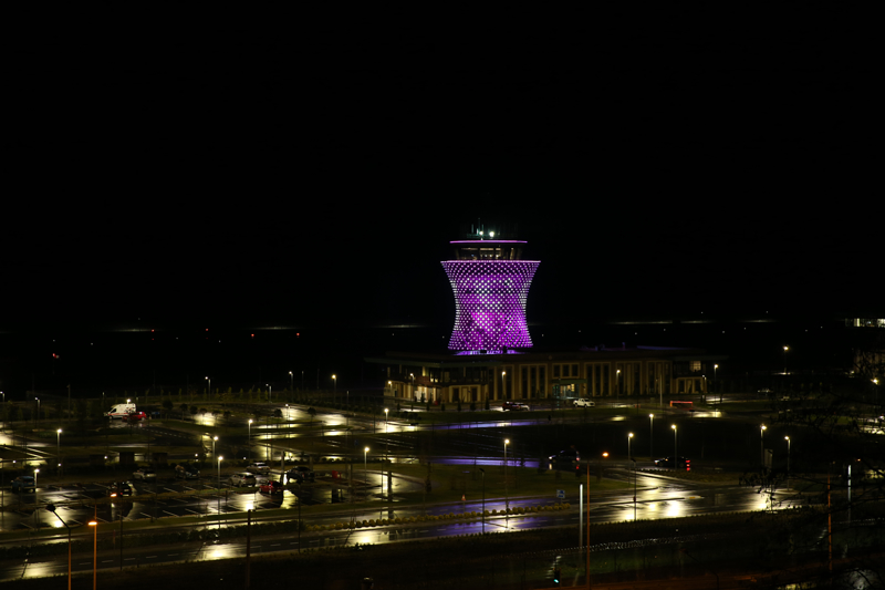 <p>Gece boyunca kulenin mor ���kla ayd�nlat�lmas� ve 'Kanserde Erken Te�his Hayat Kurtar�r' yaz�s� ile kanserde erken tan�n�n �nemine dikkat �ekilmesi ama�lan�yor.</p><p>�l Sa�l�k M�d�r� Dr. Mustafa Tepe, yaz�l� a��klamas�nda, '2024 y�l�n� kanserle m�cadelede alt�n y�l ilan ettik. Hem fark�ndal�k �al��malar�m�z hem de Kanser Erken Te�his, Tarama ve E�itim Merkezleri (KETEM) personellerimizin �cretsiz kanser tarama �al��malar� son s�rat devam ediyor.' ifadelerine yer verdi.</p>