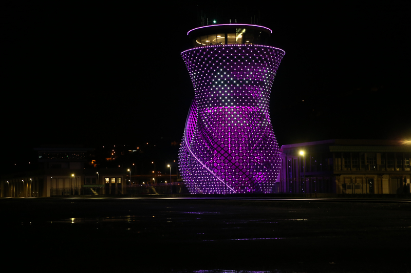 <p>Tepe, b�lgenin en �nemli simgelerinden olan ve deniz dolgusu �zerine in�a edilen Rize-Artvin Havaliman�'nda fark�ndal�k �al��mas� yapt�klar� i�in mutlu olduklar�n� vurgulayarak, DHM� Genel M�d�rl���ne ve �al��anlar�na desteklerinden dolay� te�ekk�r etti.</p>