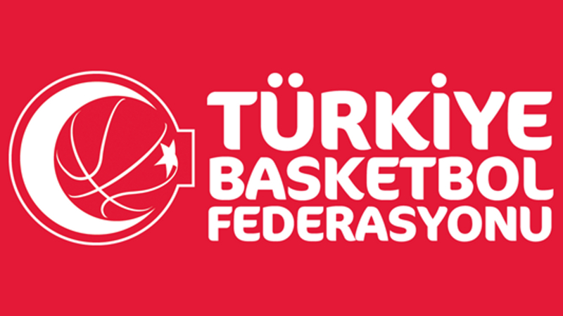 <p><b>TRKYE BASKETBOL FEDERASYONU:</b></p><p>'Tam bir yl nce, Kahramanmara'ta meydana gelen depremler 11 ehrimizde milyonlarca vatandamz etkileyerek, on binlerce masum insann hayatn kaybetmesine neden oldu. Hafzalarmza byk bir acyla kaznan 6 ubat 2023, sadece bir yas gnn deil; halkmzn dayanma ve yardmseverlik ruhunu da temsil etmektedir. Deprem felaketlerinin ardndan lkemizin drt bir yannda balatlan yardm seferberliklerinde basketbol camiamz da rnek bir duru sergilemitir. Federasyonumuz, kulplerimiz, sporcularmz, sponsorlarmz, taraftarlarmz ksacas basketbolumuzun btn paydalar tek vcut olarak birbirinden kymetli projeler retmitir. Getiimiz yl; AFAD i birliiyle hayata geirdiimiz 'Basketky' ile ailelere geici bir yuva olmay, depremin etkiledii ehirlerde gerekletirdiimiz 12 DABO etkinlikleri ile yzlerce ocuumuzu sporun iyiletirici gcyle tantrmay amaladk. Basketbolseverler tarafndan bize emanet edilen yardmlar deprem blgesindeki ihtiya sahiplerine ulatrdk, liglerimizde oynanan karlamalar ncesi toplanan oyuncaklarla depremzede ocuklarn glmsemesine vesile olmaya altk. Basketbol ailemizin btn fertlerine destekleri iin bir kez daha kranlarm sunuyor, byle byk bir camiann paras olmaktan onur duyuyorum. Bugn de tpk geride braktmz ylda olduu gibi hepimizin kalbi depremden etkilenen yurttalarmz iin arpmaktadr. lkemizi vuran bu byk felaketin yaralarn sarmak iin daha yapacak ok iimiz olduunu biliyoruz. Bu amala, hep birlikte ve dayanma iinde almaya devam edeceiz. 6 ubat 2023 deprem felaketlerinde hayatlarn kaybeden vatandalarmz rahmetle anyor, acl ailelere ve milletimize tekrar tekrar sabr diliyorum.'</p>