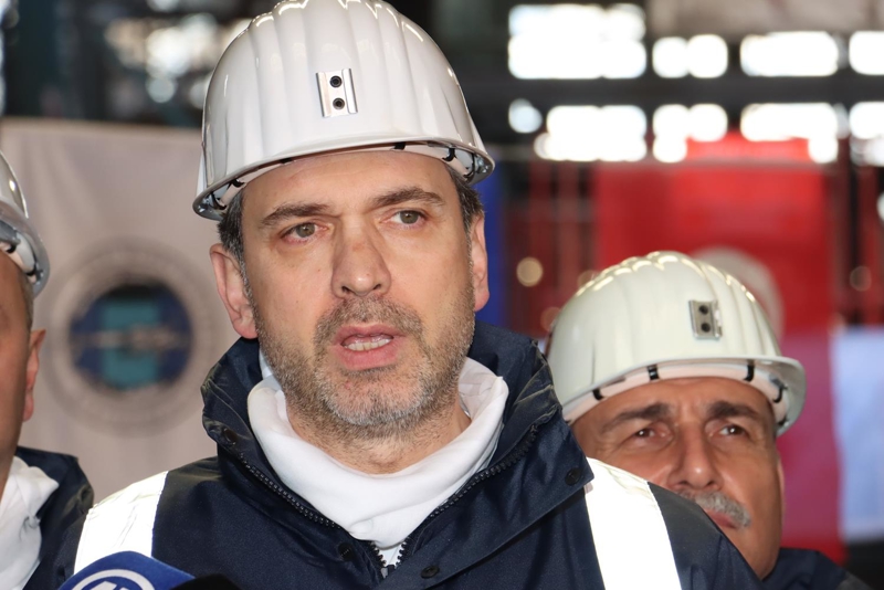 <p> T�rkiye Ta�k�m�r Kurumu'ndan, TK�'den, di�er madenlerden bir�ok arkada��m�z, �ok �nemli bir g�rev yerine getirdi. Ve hakikaten orada, o zaman, �zellikle Hatay b�lgesindeydim. B�t�n vatanda�lar�m�z b�y�k bir memnuniyetle ve b�y�k bir sevin�le madencilerimizin orada yapt��� i�i g�rm��lerdi. Adeta kendi canlar�n� hi�e sayarak kahramanca orada �ok b�y�k bir g�rev ifa ettiler.'</p>