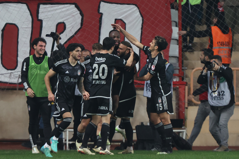 <p><b>SON 7 MAÇIN TAMAMINI KAZANDI</b></p><p>Kayserispor ile oynadığı son 19 Süper Lig maçındaki tek yenilgisini Temmuz 2020'de deplasmanda alan Beşiktaş (15G 3B), son yedi karşılaşmanın tamamından galip ayrıldı.</p>