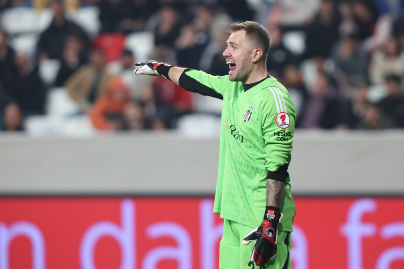 <p><b>EN DÜŞÜK ORANDAKİ KALECİ</b></p><p>Bu sezon Süper Lig'de %62'lik kurtarış yüzdesi yakalayabilen Mert Günok, Opta'nın detaylı veriye sahip olduğu 2014/15'ten bu yana bir sezonda en düşük oranda kalan Beşiktaş kalecisi konumunda (en az 10 maç).</p>