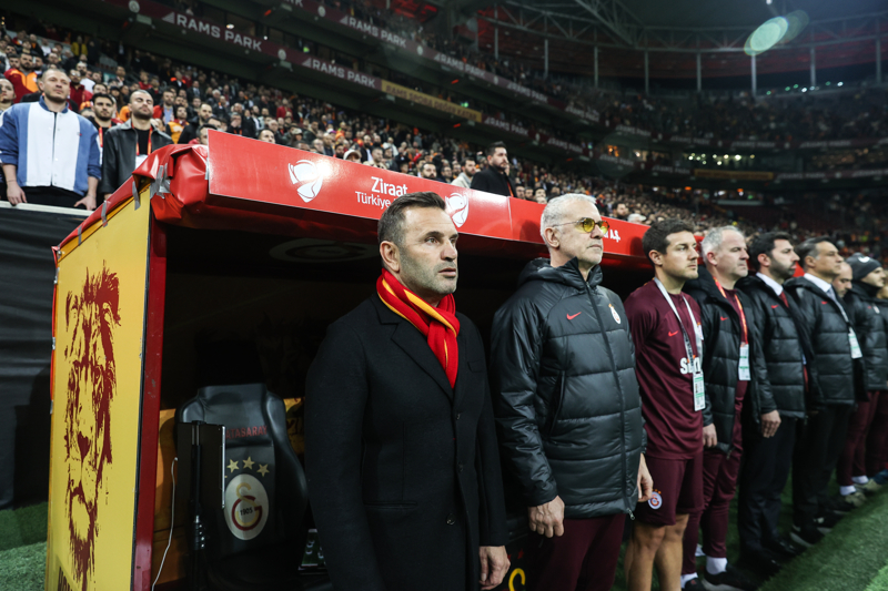 <p>SACHA BOEY; BEK TRANSFERLERİ</p><p>'Transfer dönemi zor geçiyor. Bu transfer dönemini güzel bir şekilde kapattık. Serge Aurier kalmıştı, o da geldi. Kadromuzu geliştirmeye çalışıyoruz. Yönetim istediğimiz takviyeleri yaptı. Derrick Köhn transferi daha erken bitse, daha iyi olabilirdi. Zorlu iki maçı kazandık. Takım olduğumuz sürece, oyuncu eksikliği aramayız. Son maçlarda bu takım olgusunu yakaladık. Kim olup olmadığı değil, oyun çok önemli. İyi ve geniş kadromuz var. Sacha Boey önemli oyuncuydu ama yerine oynayanlar elinden geleni yapacaklar. Takımdan beklentim yüksek.'</p>