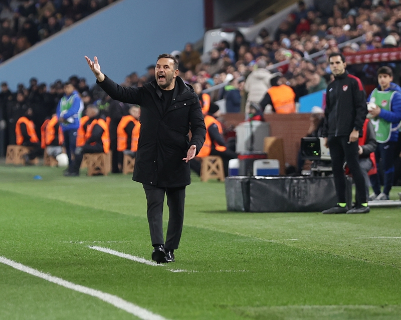 <p>Ligde hiç puan kaybına tahammül yok. Avrupa'da da yolumuza devam etmek istiyoruz. Maçlara göre oyuncuları değiştireceğiz, diğer maçı düşüneceğiz. Ana hedef kazanmak üzerine olacak. Bütün oyuncuların hazır olması gerekiyor, hepsine şans gelecek.'</p>