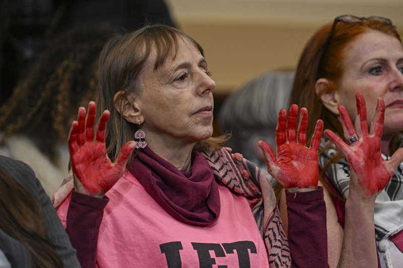 <p>Grubun, sosyal medya hesabndan yaplan paylamda, 'u an ABD'nin Yemen halkna ynelik son saldr trn dinlemek iin Meclis'teyiz. ABD'nin elinde kan var. Yemen'den elinizi ekin.' ifadelerine yer verildi.</p>