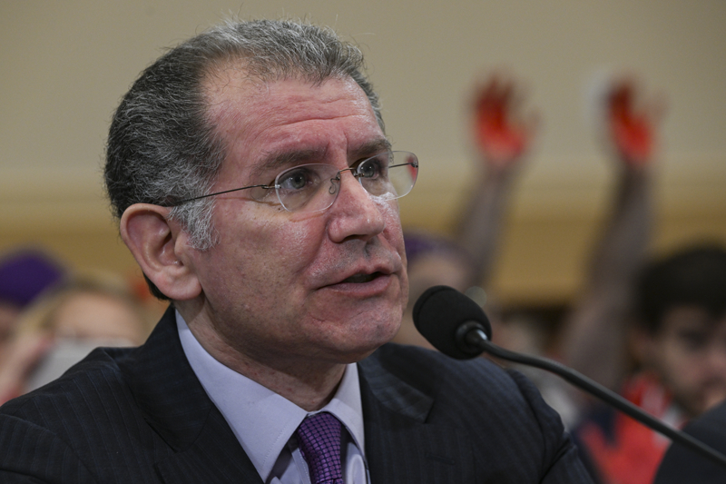 <p>Kongre polisinin mdahalesi ile iki eylemci ksa bir sre sonra olaysz bir ekilde gzaltna alnd.</p>