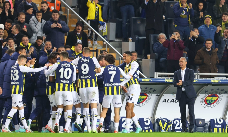 <p><b>DEPLASMANDA 4'TE 4'Ü YOK</b></p><p>Çaykur Rizespor'a konuk olduğu son üç Süper Lig maçını kazanan Fenerbahçe, lig tarihinde rakibini deplasmanda üst üste dört kez mağlup edemedi.</p>