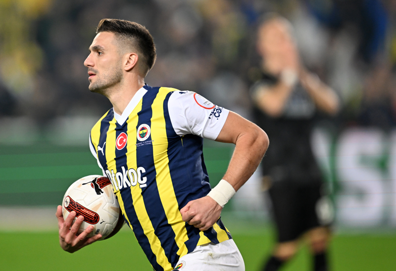 <p><b>EN FAZLA PENALTI GOLÜ ATAN TADIC</b></p><p>Bu sezon Süper Lig'de en fazla penaltı golü atan oyuncu olan Dusan Tadic (6), tek sezonda daha yüksek bir sayıya en son 2020/21'de Ajax formasıyla ulaştı (Eredivisie'de 7 gol).</p>