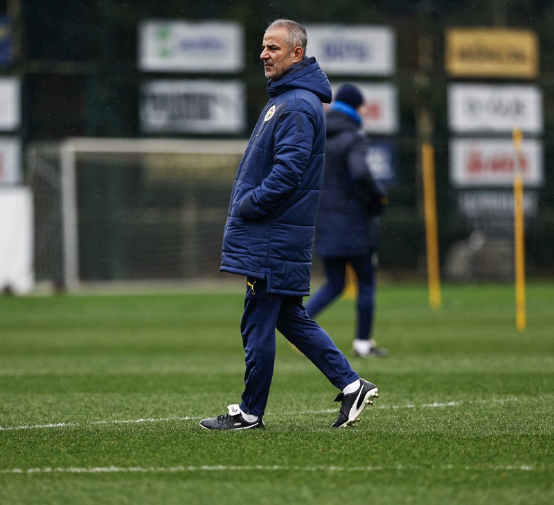 <p><b>DEPLASMANDA TEK PUAN KAYBI</b></p><p>Süper Lig'de bu sezon çıktığı 12 deplasman maçının 11'ini kazanan Fenerbahçe, tek puan kaybını gol atamadığı tek karşılaşmada yaşadı (0-0 vs Adana Demirspor).</p>