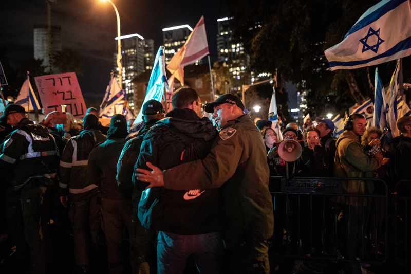 <p>Shani, İsrail'in içinde bulunduğu felakete ve hükümete rağmen var olmaya devam edeceğini dile getirdi.</p>