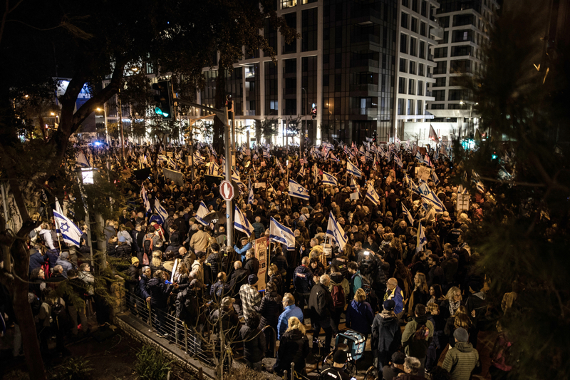 <p>Netanyahu karşıtı protesto hareketi, iktidar koalisyonunun istifası ve erken seçim talebiyle gösterilerine devam edeceklerini açıklamıştı.</p>