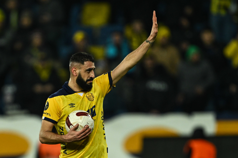 <p><b>GOLLER� FARKLI �S�MLER ATIYOR</b></p><p>Ankarag�c�'n�n S�per Lig'de att��� son 12 gol� 11 farkl� oyuncu kaydederken (Tolga Ci�erci, Federico Macheda, Ali G�neren, Pedrinho, Riad Bajic, Nihad Mujakic, Uros Radakovic, Efkan Bekiro�lu, Olimpiu Morutan, Ali Sowe & Alper Uluda�), bu s�re�te iki gol sevinci ya�ayan tek isim Pedrinho.</p>