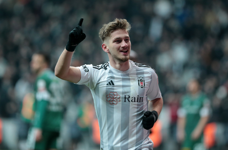 <p><b>3. EN FAZLA GOL PAYI OLAN OYUNCU</b></p><p>2024 takvim senesinde S�per Lig'de en fazla golde pay� bulunan oyuncu olan Semih K�l��soy (7 gol & 2 asist), bu d�nemde tak�m�n�n att��� gollerin en b�y�k k�sm�na etki eden isim konumunda (%75; 9/12)</p>