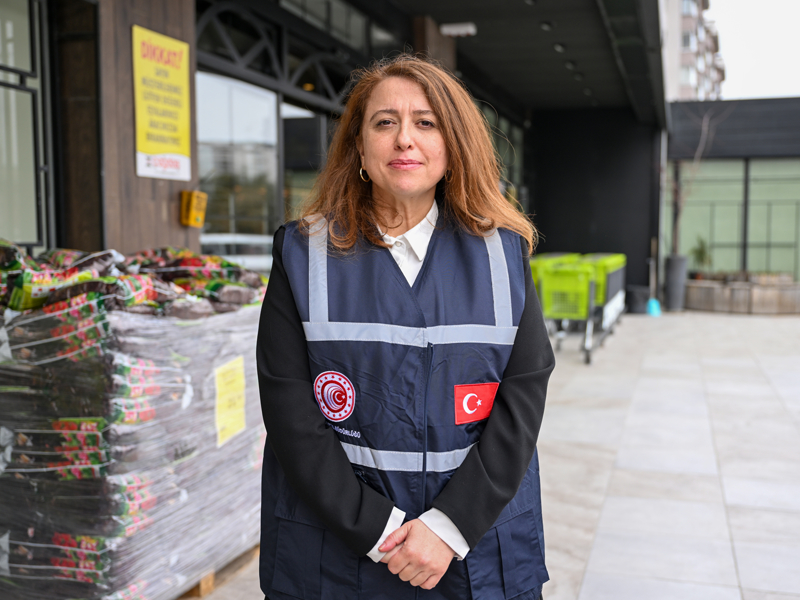 <p>Marketlerde �zellikle fiyat etiketlerini incelediklerini aktaran Tan, 'Etiketlerde, mal�n birim fiyat�, sat�� fiyat� ve �retildi�i yer gibi unsurlar�n olup olmad���na, ayr�ca �r�n�n raf ve kasa fiyat�n�n uyumuna bak�yoruz. Ayr�ca fahi� fiyat art��lar� ile ilgili denetimlerimiz de var.' dedi.</p>