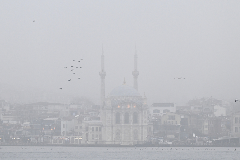 <p>Trafikte baz� noktalarda aksamalar ya�an�rken, �BB Trafik uygulamas�na g�re kent genelindeki trafik yo�unlu�u 07.00 itibar�yla y�zde 33 olarak �l��ld�.</p>