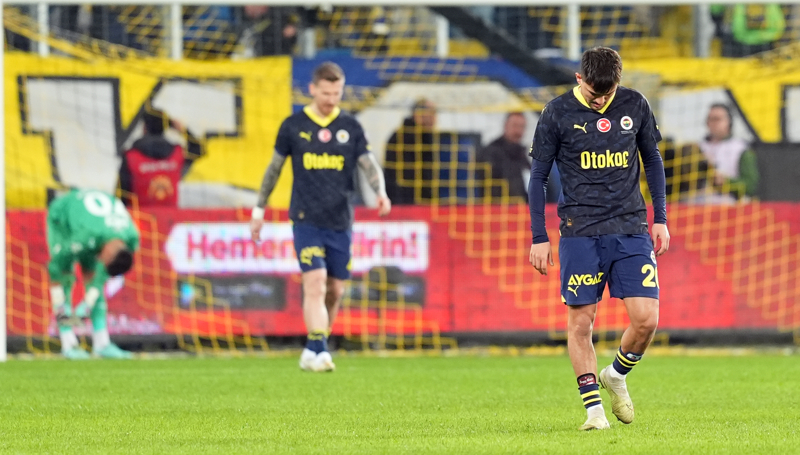 <p>Cengiz Ünder başta olmak üzere Leonardo Bonucci, Osayi-Samuel, Krunic ve Zajc, beklentilerin çok altında kalarak İsmail Kartal'ı hayal kırıklığına uğrattı.</p>