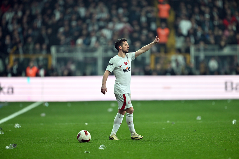 <p>36 yaşındaki futbolcu, geçen hafta oynanan Beşiktaş derbisindeki performansıyla taraflı tarafsız herkese 'Yaş 36 yolun başı' dedirtmeyi başardı.</p>