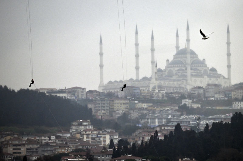 <p>JÖAK Komutan Yardımcısı Jandarma Albay Sedat Öz, gösteri yapan kadın komandoların tarihteki kahramanlıklardan ilham aldığını dile getirdi.</p>