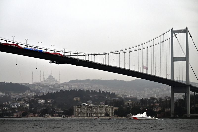 <p>Alanda İl Jandarma Komutanlığının afetlerde, su altında ve dağcılıkta kullandığı ekipman sergilendi. Jandarmanın kadın çalışanlarına karanfil takdim edildi.</p>