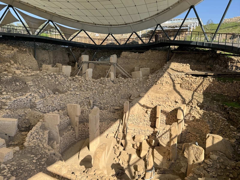 <p>UNESCO ile dünyaya açılan Göbeklitepe'ye yerli ve yabancı turistlerin ilgisi, Cumhurbaşkanı Erdoğan'ın 2019'u 'Göbeklitepe yılı' ilan etmesiyle arttı.</p>