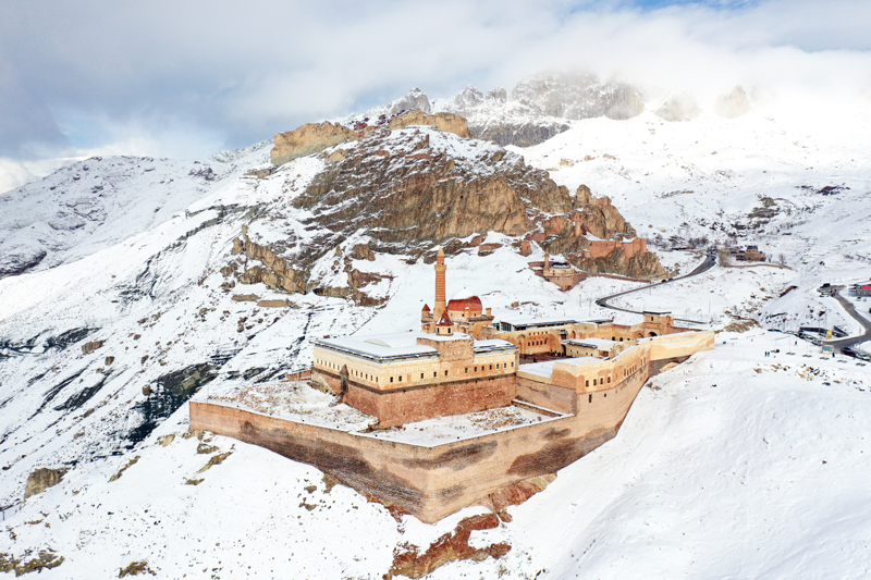 <p>Furkan Nas da shak Paa Saray'nda martta kar srpriziyle karlatklar iin mutlu olduklarn dile getirdi.</p>