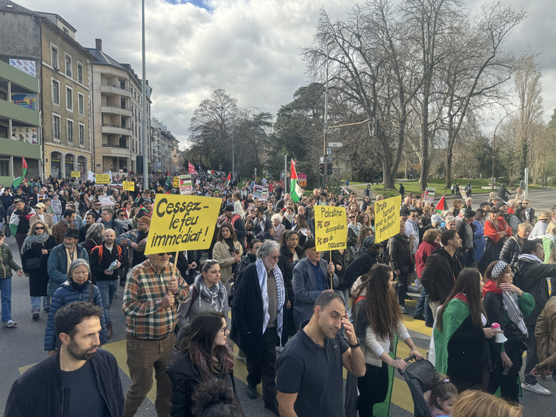 <p>skoya vatanda Adam McBeth, AA muhabirine, Filistin ve Filistin halkyla dayanma iin bu gsteriye katldn syledi.</p>