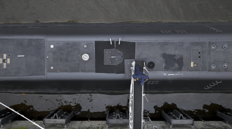 <p><b>Denizaltı komutanı olmaya giden sürecin zorluğuna dikkati çeken Binbaşı Çolak, şöyle devam etti:</b></p>