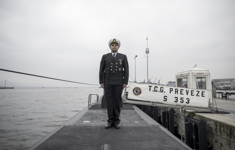 <p><b>Tüm denizaltıların limana uğramaksızın 50 gün suyun altında harekat icra edebildiğini kaydeden Yüzbaşı Sağlam, şöyle devam etti:</b><br></p>