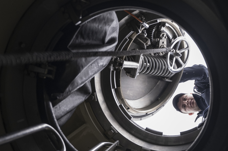 <p>Ayrıca denizaltında bir çok teknolojik unsur da ASFAT, HAVELSAN ve ASELSAN gibi yerli savunma sanayi firmalarınca modernize edilerek Preveze'nin görevlerini daha etkin şekilde yapmasına destek sağlanıyor.</p>