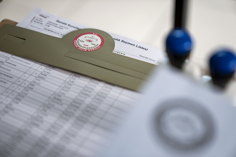 <p>Hastalığı veya engeli sebebiyle yatağa bağımlı seçmenler için bu seçimde de seyyar sandıklar oluşturuldu. Bu seçmenler, seyyar sandıklarda oylarını kullanabilecek.</p>