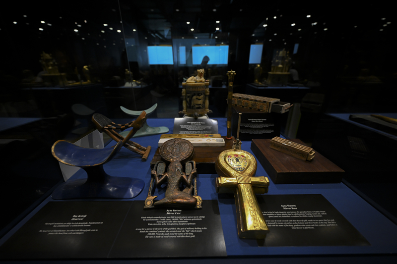 <p>'Mısır tarihi demek dünya tarihi demektir.' diyen Ortaylı, Mısır'ın yeryüzünün en eski yazılı devlet tarihi olduğunu söyledi.<br></p>