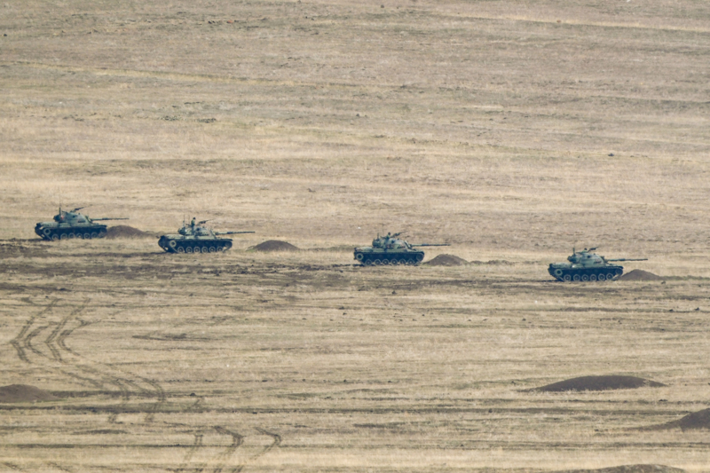 <p>Tatbikat kapsamında hedefler, hava unsurlarının, ateş destek vasıtalarının, tank ve mekanize birlikleri ile keskin nişancıların atışlarıyla 12'den vurularak başarıyla imha edildi.</p>