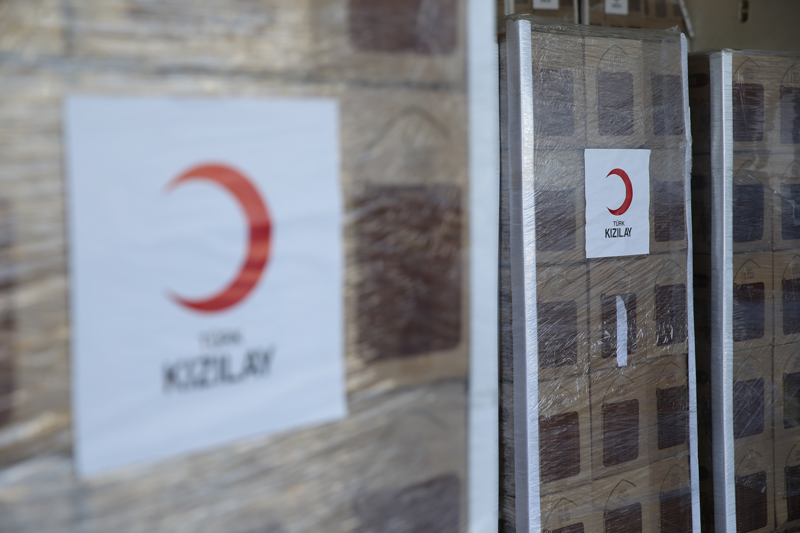 <p>Geminin, 3 bin 774 ton yardımla bugüne kadar tek seferde gönderilen en fazla ürünü taşıdığını ifade eden Yılmaz, yardımlarda glütensiz ürünlerin de olduğu 227 bin gıda kolisinin, suyun ve hijyen malzemelerinin yer aldığını anlattı.</p>