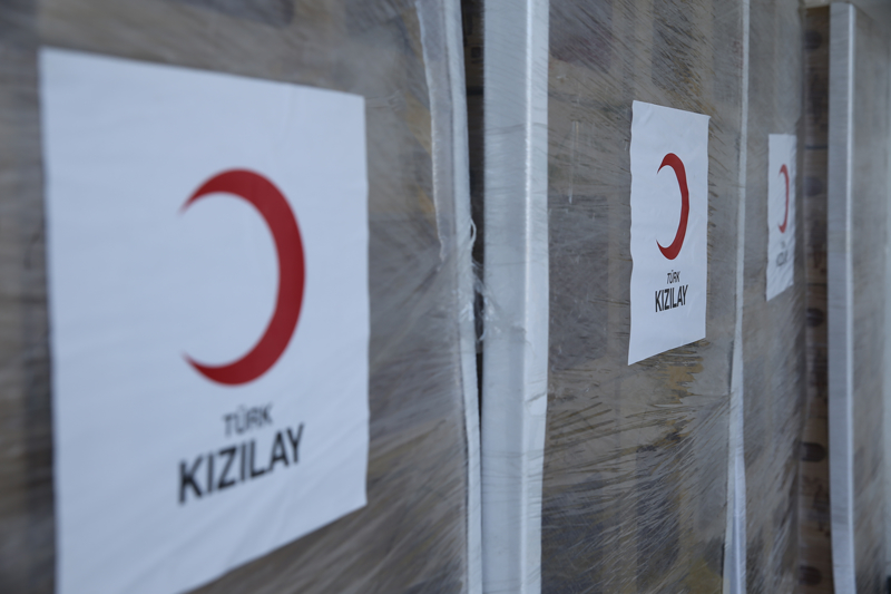 <p>Yardım amacıyla kenetlendiklerini dile getiren Yılmaz, 'Yapılması gereken en önemli şey kalıcı ateşkes çağrısını her gün daha yüksek sesle yinelemek çünkü bu işin çözümü ancak kalıcı ateşkesle sağlanacaktır.' dedi.</p>