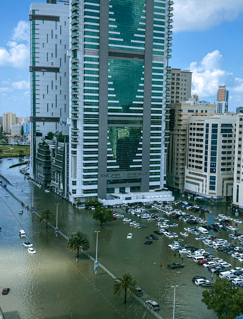 <p>BAE İslami İşler Kurumu, sağanaktan etkilenen bölgelerde evde namaz kılma çağrısında bulundu.</p>