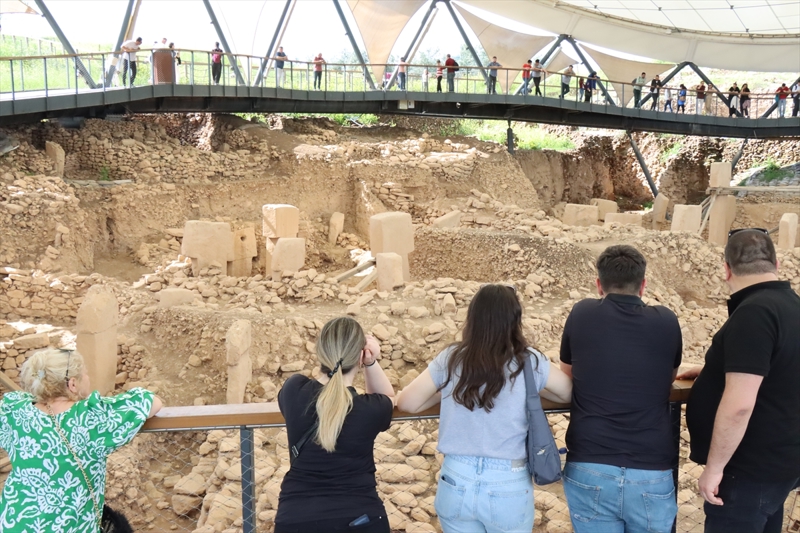 <p><b>ARTAN İLGİ SEVİNDİRDİ</b><br></p><p>Şanlıurfa Bölgesel Turist Rehberleri Odası Genel Sekreteri Müslüm Çoban da turizm sezonuna iyi bir başlangıç yaptıkları için mutlu olduklarını ifade etti.<b><br></b></p>