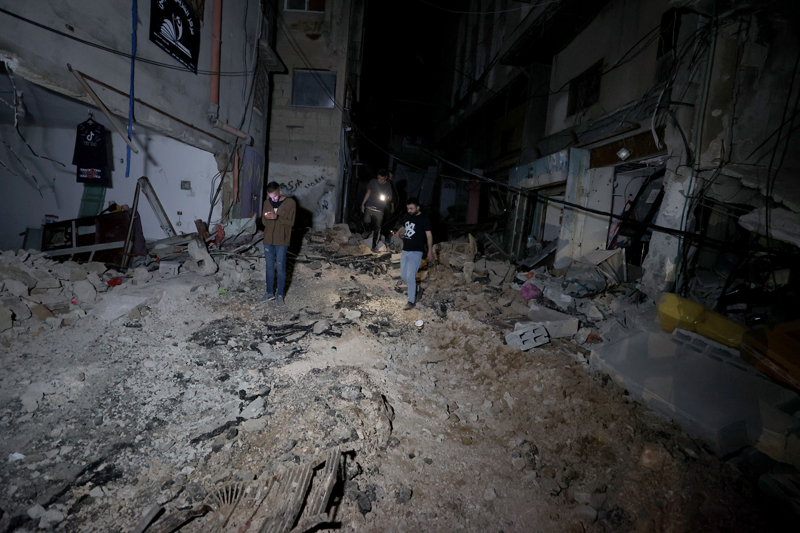 <p>Aklamada, hala ok sayda cesedin toplu mezarlarda ve enkaz altnda olduuna iaret edilen aklamada, sivil savunma ekiplerinin arama ve karma almalarn srdrd vurguland.</p>