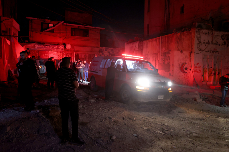 <p>srail askerlerinin Han Yunus'a karadan 4 ay boyunca dzenledii saldrlardan geriye yol kenarlar, sokaklar ve evlerin enkaznda ok sayda ceset kald.</p>