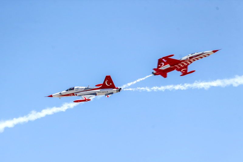 <p>5. sınıf öğrencisi Ali Turalp İnal da pilotlarla tanışmayı çok istediğini belirterek, 'Çok heyecanlıydı. Bugünden sonra ben de pilot olmaya karar verdim.' dedi.</p>