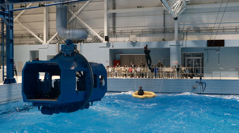 <p>��renci Poyraz G�kten ise helikopter ve u�ak kullanman�n hayalini kurdu�unu aktararak, bug�n burada oldu�u i�in mutlu oldu�unu kaydetti.</p>