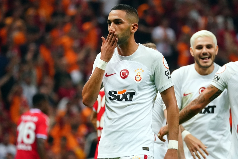 <p><b>HAKIM ZIYECH'TEN B�R �LK</b></p><p>S�per Lig'deki �� gol�n� de ceza sahas� d���ndan atan Hakim Ziyech, Opta'n�n bu alanda detayl� veriye sahip oldu�u 2010/11'den bu yana ilk �� gol�n� bu b�lgeden kaydeden ilk Galatasaray oyuncusu oldu. Sar�-k�rm�z�l� formayla �st �ste 4+ gol�n� ceza sahas� d���ndan bulan son isim Wesley Sneijder (Kas�m 2016-May�s 2017 aras�nda 5 gol).</p>