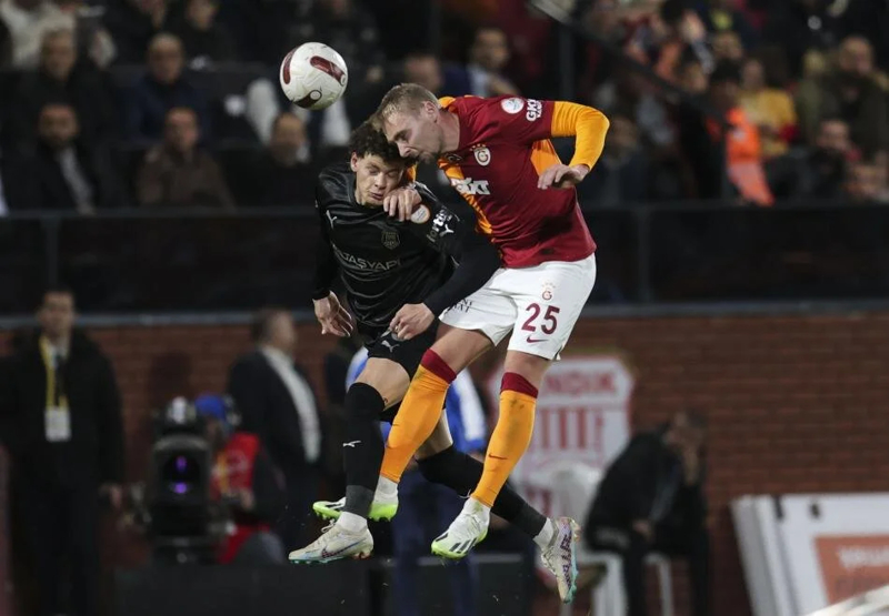 <p><b>6 MA�TA TOPLAM 30 GOL</b></p><p>Galatasaray'�n S�per Lig'e o sezon y�kselen tak�mlar� konuk etti�i son alt� ma�ta da kar��l�kl� goller at�ld� ve bu kar��la�malar toplam 30 gole sahne oldu (Galatasaray 20-10 Rakipler). Sar�-k�rm�z�l� ekip, bu alt� ma��n tamam�ndan galip ayr�lmay� ba�ard�.</p>