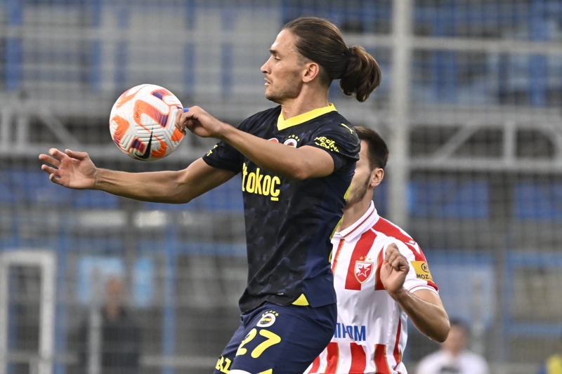 <p>'<b>'EVİMİZDE OYNAMAK HARİKAYDI'</b></p><p>'Türkiye'de sizi en çok etkileyen şey neydi?'</p><p>'Türkiye'de açık ara en çok hoşuma giden şey kendi evimizde oynamaktı, bu harikaydı. Tüm arkadaşlarıma ve aileme şunu söyledim: 'Buraya gelip görmeniz gerekiyor çünkü bunun ne olduğunu size asla anlatarak açıklayamam.' Neyse ki çoğu bunu başardı. Taraftarımız hem beni hem de eşimi büyüledi. Eşim, stadyuma gitmeyi çok severdi.'</p>