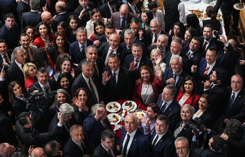 <p><span >Cumhurbaşkanı</span><strong> </strong>Erdoğan, TBMM'de düzenlenen 23 Nisan Resepsiyonu'na katıldı.</p>