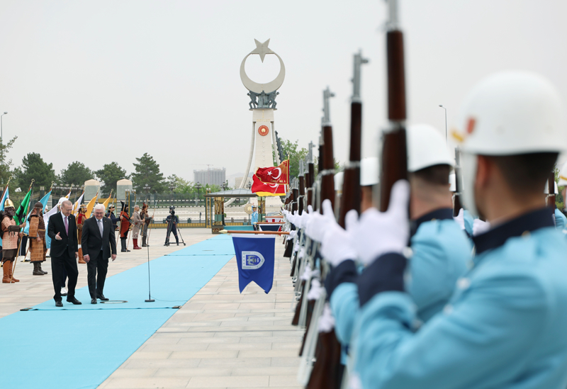 <p><b><u>İŞTE KARŞILAMA TÖRENİNDEN KARELER;</u></b></p>